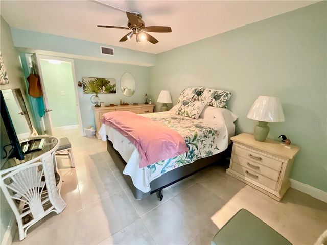 10034 64TH AVENUE N 11, St Petersburg, FL 33708
