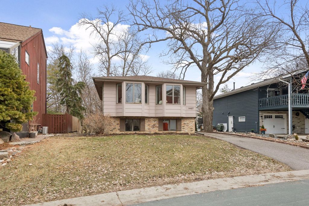 14407 Watersedge Trail NE, Prior Lake, MN 55372