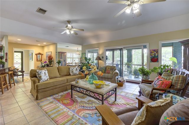 210 Royal George Circle, Mcqueeney, TX 78123