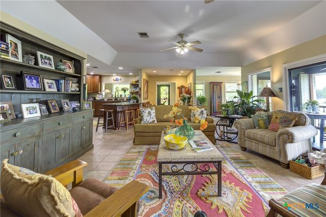 210 Royal George Circle, Mcqueeney, TX 78123