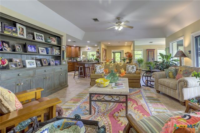 210 Royal George Circle, Mcqueeney, TX 78123