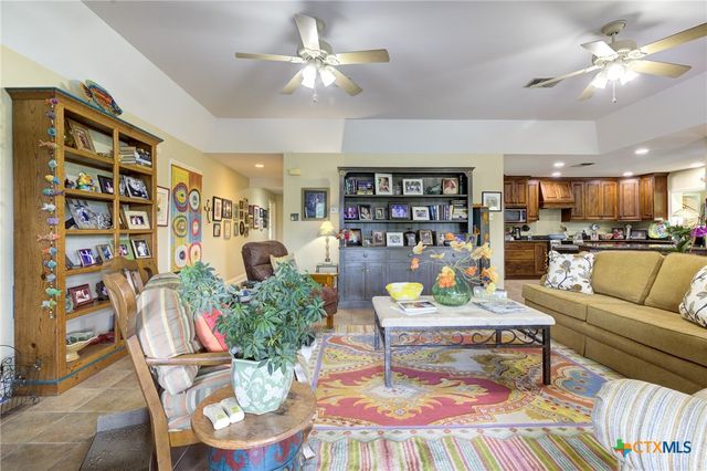 210 Royal George Circle, Mcqueeney, TX 78123