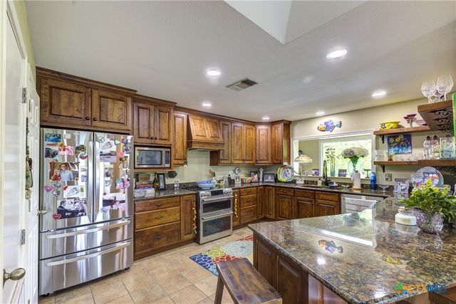 210 Royal George Circle, Mcqueeney, TX 78123