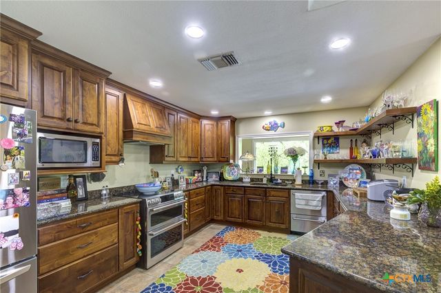 210 Royal George Circle, Mcqueeney, TX 78123