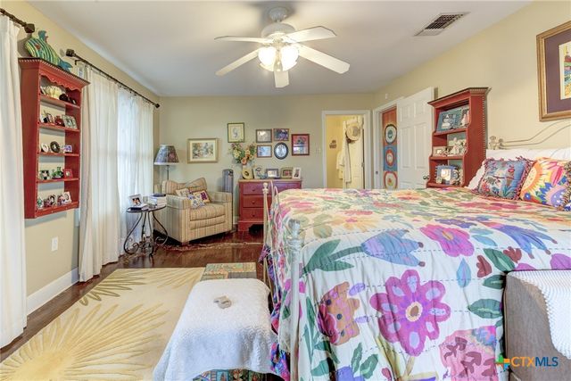 210 Royal George Circle, Mcqueeney, TX 78123