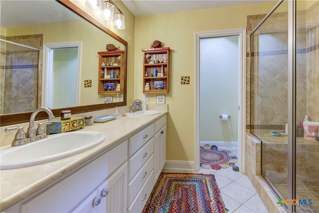 210 Royal George Circle, Mcqueeney, TX 78123