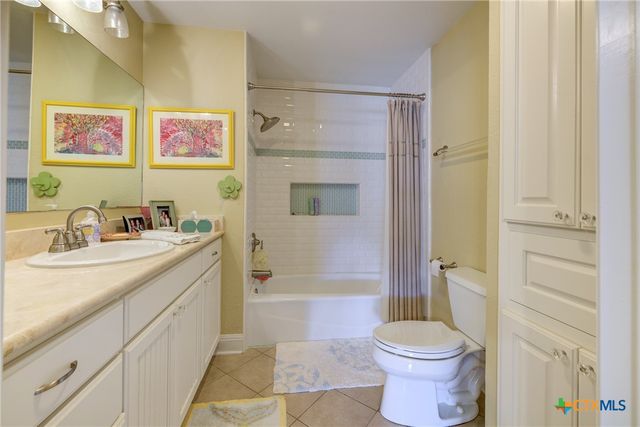210 Royal George Circle, Mcqueeney, TX 78123