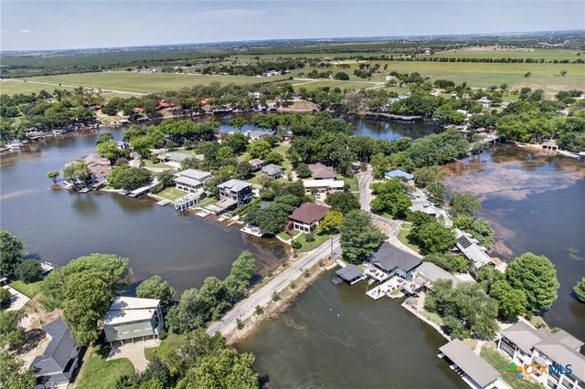 210 Royal George Circle, Mcqueeney, TX 78123
