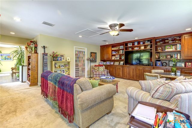 210 Royal George Circle, Mcqueeney, TX 78123
