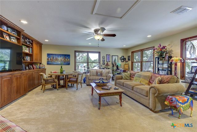 210 Royal George Circle, Mcqueeney, TX 78123