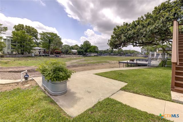 210 Royal George Circle, Mcqueeney, TX 78123
