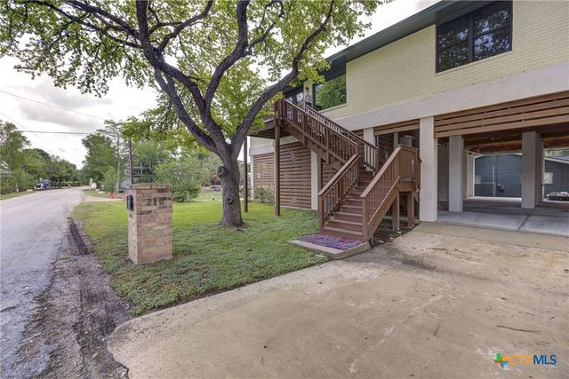 210 Royal George Circle, Mcqueeney, TX 78123