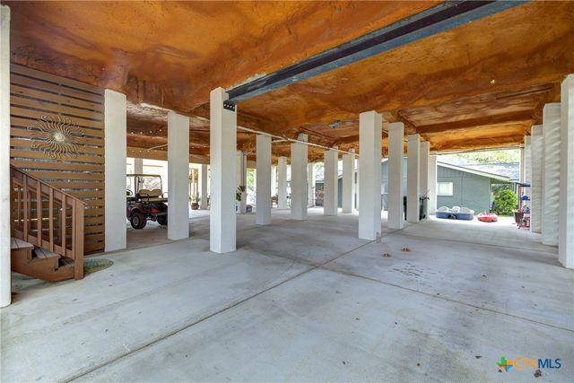 210 Royal George Circle, Mcqueeney, TX 78123