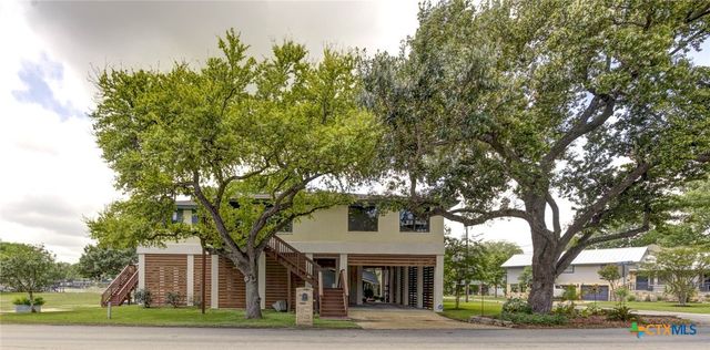 210 Royal George Circle, Mcqueeney, TX 78123