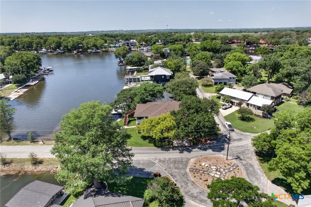 210 Royal George Circle, Mcqueeney, TX 78123