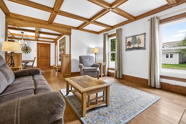 582 OAK STREET, Neenah, WI 54956