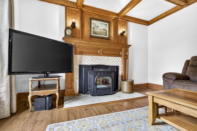582 OAK STREET, Neenah, WI 54956