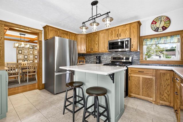582 OAK STREET, Neenah, WI 54956