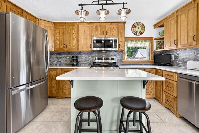 582 OAK STREET, Neenah, WI 54956