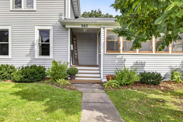 582 OAK STREET, Neenah, WI 54956