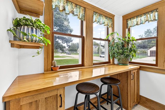 582 OAK STREET, Neenah, WI 54956
