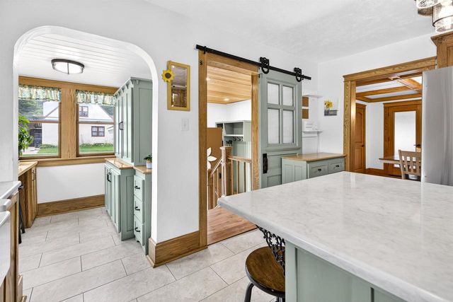 582 OAK STREET, Neenah, WI 54956