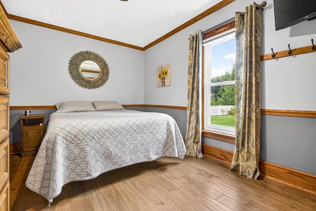 582 OAK STREET, Neenah, WI 54956
