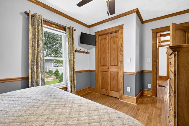 582 OAK STREET, Neenah, WI 54956