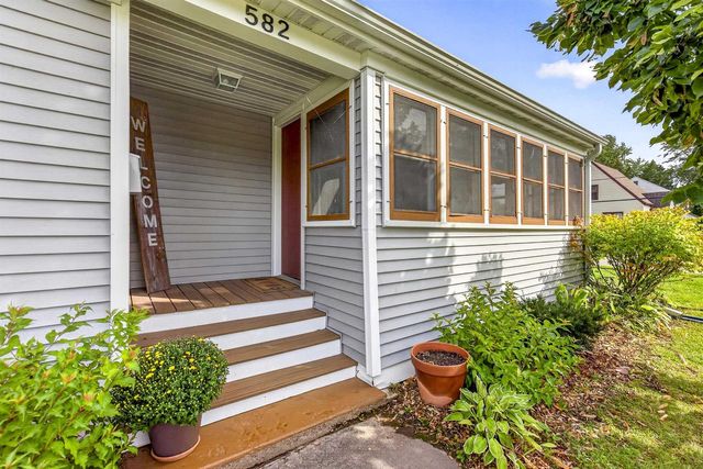 582 OAK STREET, Neenah, WI 54956