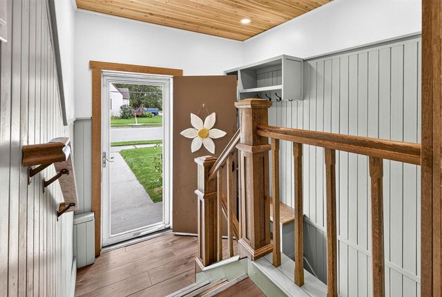 582 OAK STREET, Neenah, WI 54956