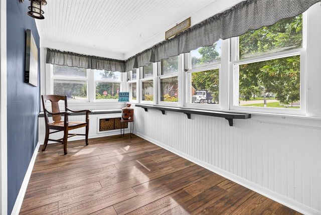 582 OAK STREET, Neenah, WI 54956