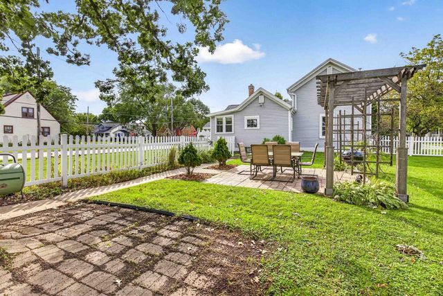 582 OAK STREET, Neenah, WI 54956