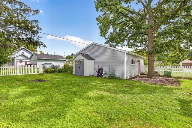 582 OAK STREET, Neenah, WI 54956