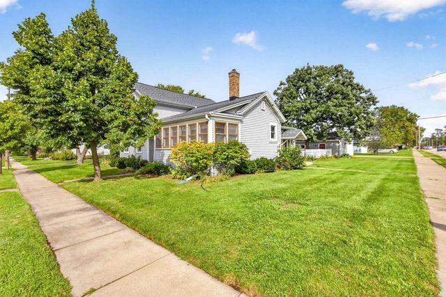 582 OAK STREET, Neenah, WI 54956