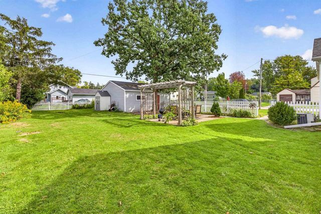 582 OAK STREET, Neenah, WI 54956