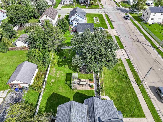 582 OAK STREET, Neenah, WI 54956