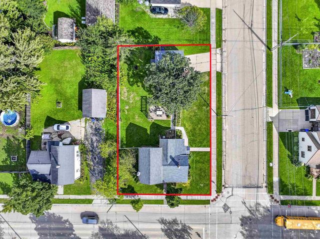 582 OAK STREET, Neenah, WI 54956