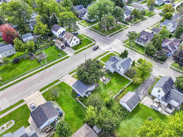 582 OAK STREET, Neenah, WI 54956