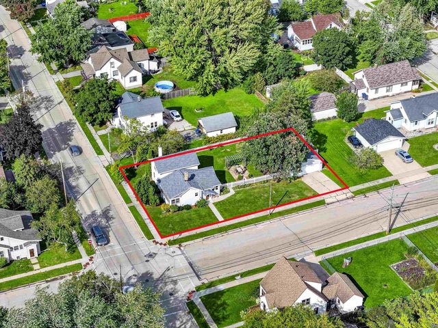 582 OAK STREET, Neenah, WI 54956