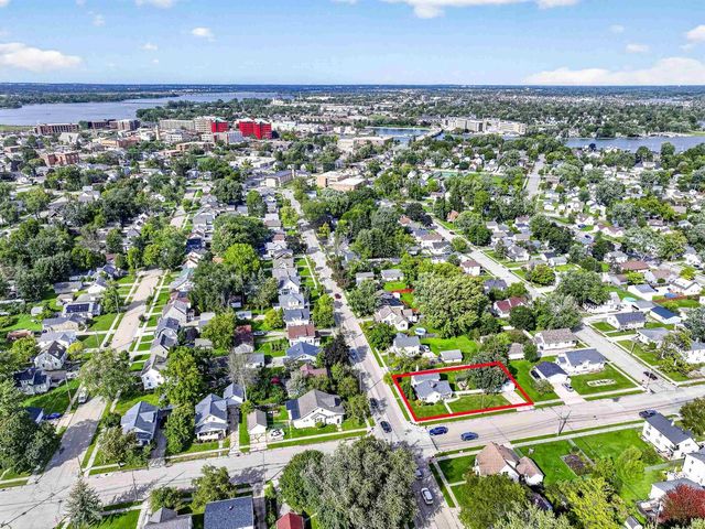 582 OAK STREET, Neenah, WI 54956