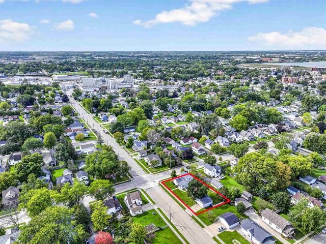 582 OAK STREET, Neenah, WI 54956