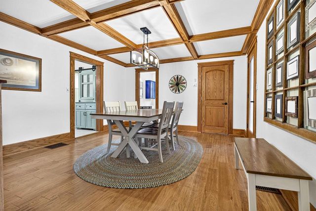 582 OAK STREET, Neenah, WI 54956