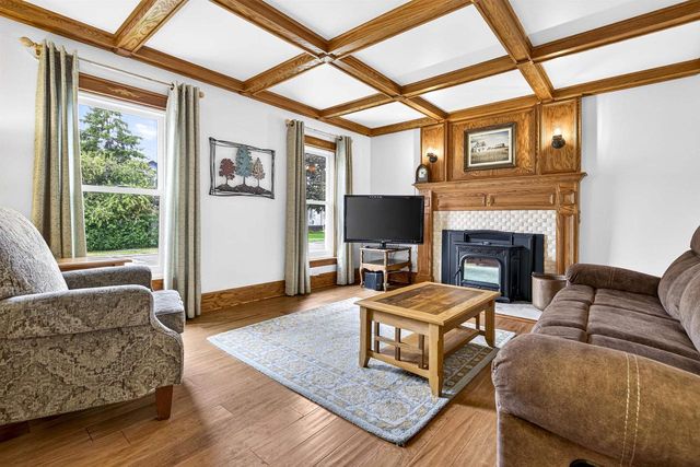 582 OAK STREET, Neenah, WI 54956