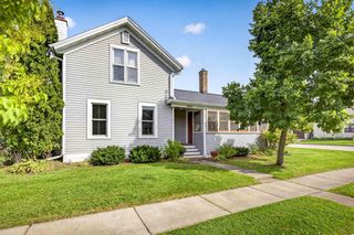 582 OAK STREET, Neenah, WI 54956