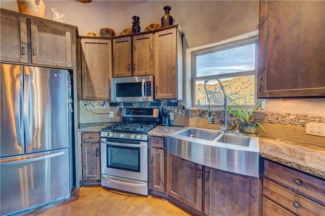 17445 S La Cienega Ranch Road, Yucca, AZ 86438