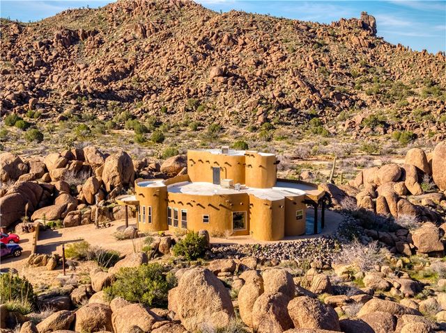 17445 S La Cienega Ranch Road, Yucca, AZ 86438