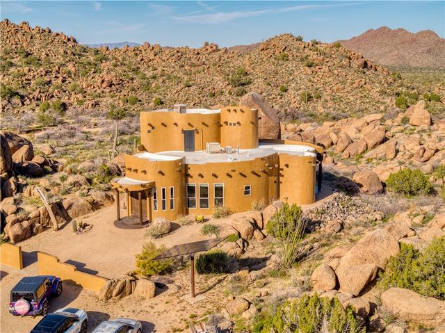 17445 S La Cienega Ranch Road, Yucca, AZ 86438