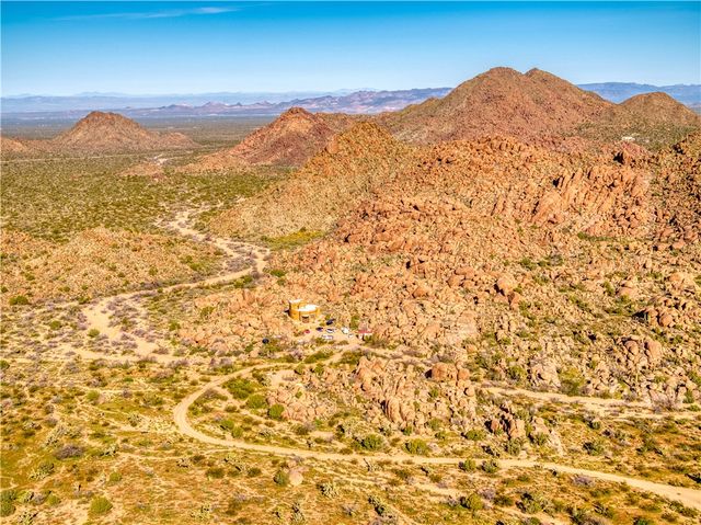 17445 S La Cienega Ranch Road, Yucca, AZ 86438