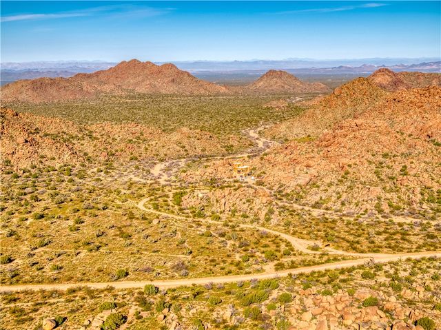 17445 S La Cienega Ranch Road, Yucca, AZ 86438