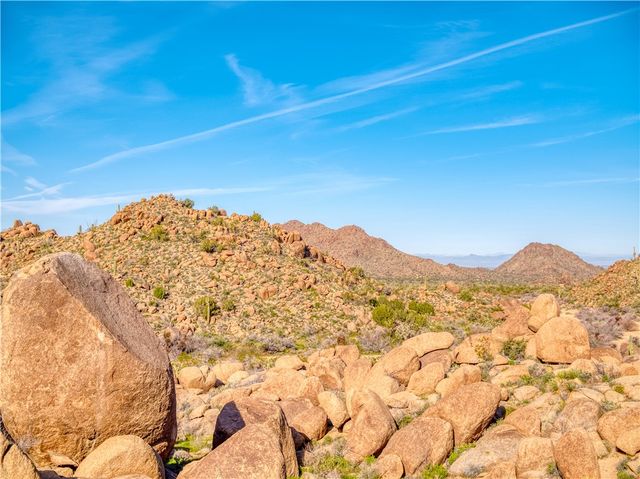 17445 S La Cienega Ranch Road, Yucca, AZ 86438